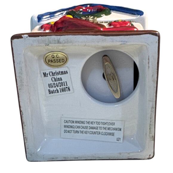 2011 MR CHRISTMAS PORCELAIN MUSIC HINGED HOUSE ORNAMENT MOVING CRITTERS INSIDE - Picture 8 of 8